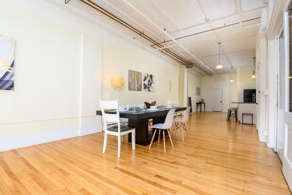 Amazing Historic Apartment With Spectacular City Views Image 13