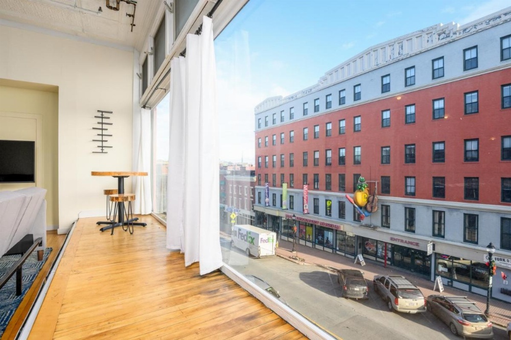 Amazing Historic Apartment With Spectacular City Views Image 17