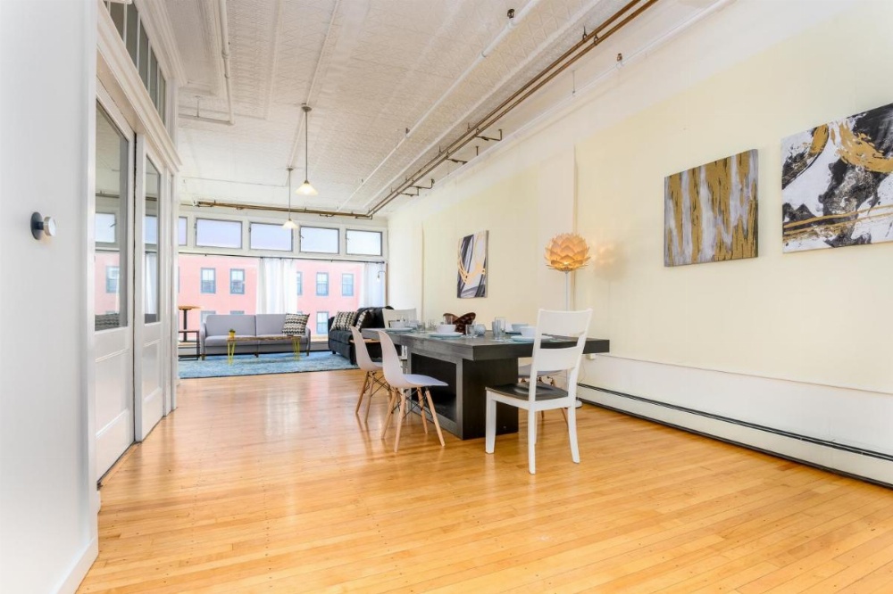 Amazing Historic Apartment With Spectacular City Views Image 20