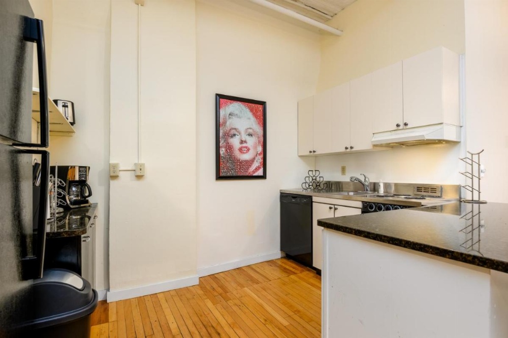 Amazing Historic Apartment With Spectacular City Views